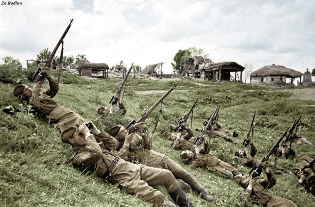 Фотографии связанных с историей Красной и Советской Армии.