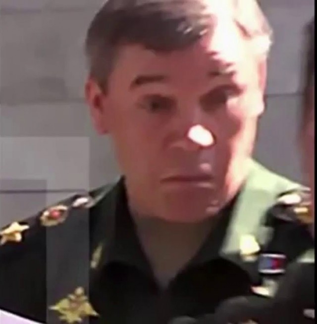 Товарищ майор, довожу до вашего сведения ! Хотя кому я ...