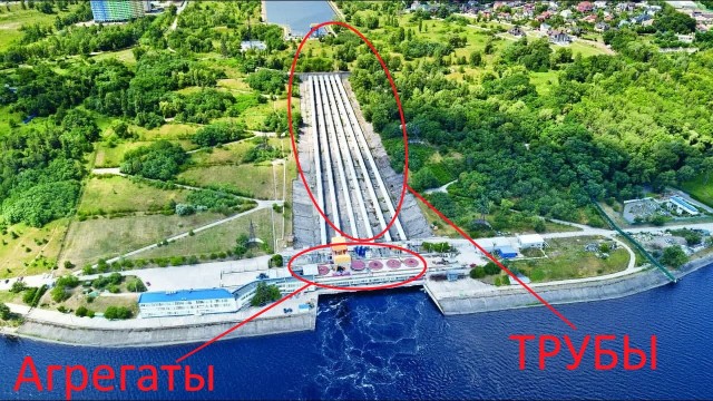 Гигантский столб чёрного дыма  в Вышгороде под Киевом