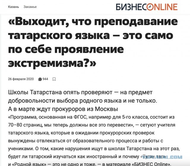 Жители Клинцов Брянской области несут цветы и свечи к стихийному мемориалу в память о погибших сегодня лётчиках