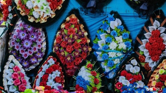 «Извиняться? Перед кем?»: в Перми судят экс-полицейского, который за взятки сливал похоронщикам адреса умерших