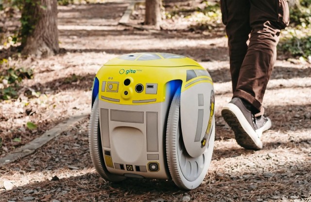 Самоходный дроид-чемодан в стиле StarWars