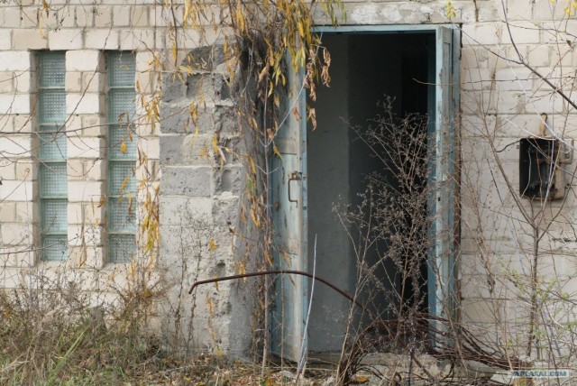 Заброшенная танковая база.