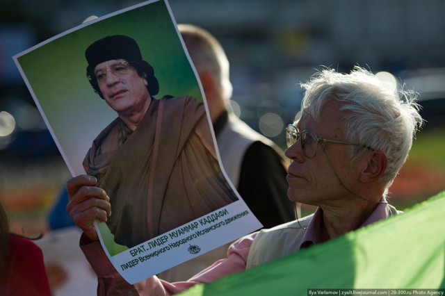 В  поддержку Каддафи