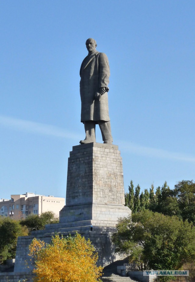 Самые странные памятники Ленину со всего света