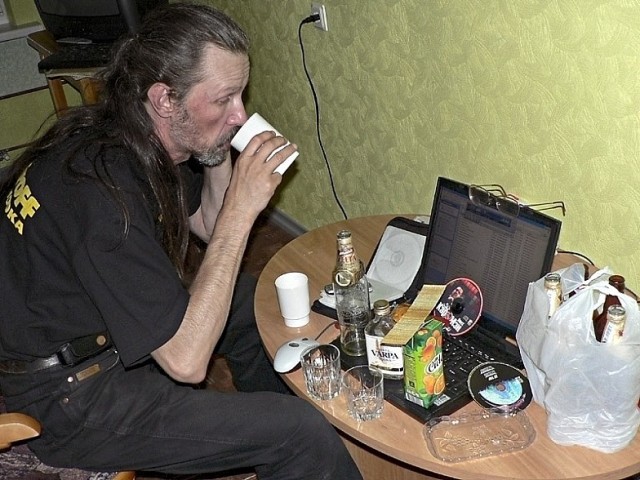 Жёсткая массовая драка на борту самолёта попала на видео: сцепились из-за маски