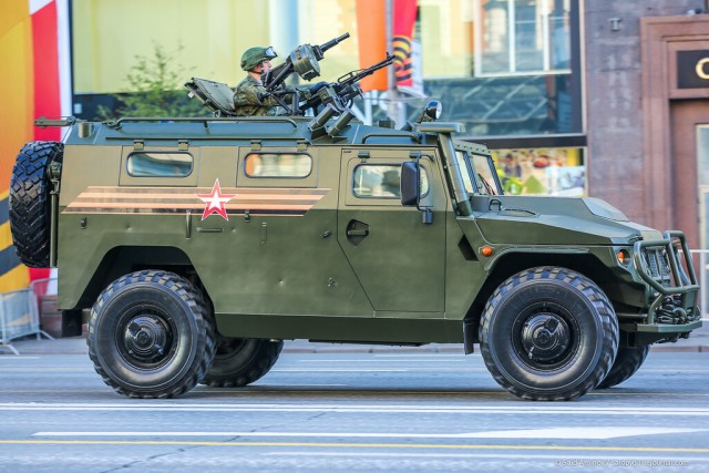 В Луганске и Донецке появились новые военные внедорожники УАЗ «Патриот»