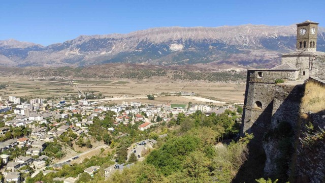 Aлбания в эпоху ХВОРИ всеобщей (2021)