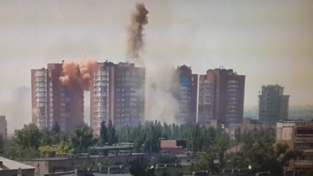 Попадание ракеты в жилой дом в Киеве