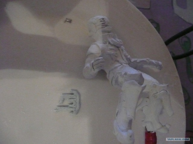 Айзек Кларк.