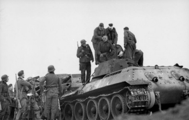 StuG III под кличкой "Гадюка", самая массовая в производстве с которой пришлось встретиться нашим дедам.