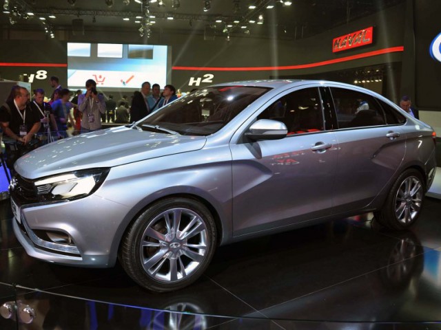 В Ижевске сварили первый кузов Lada Vesta.