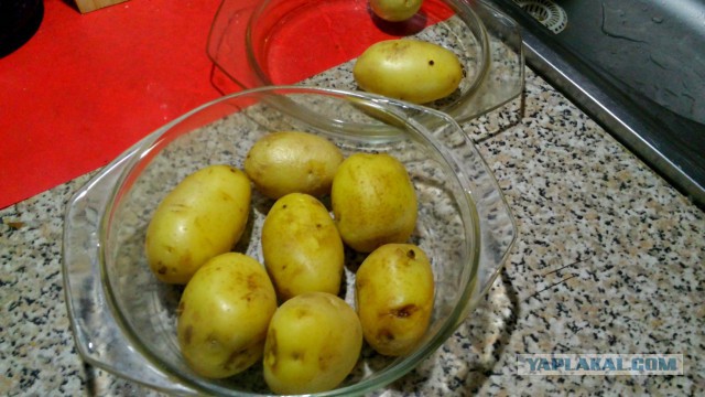 Картофель в микроволновке
