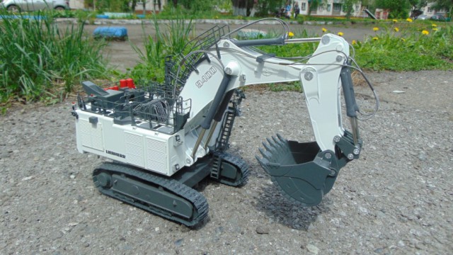 LIEBHERR R9400 Радиоуправляемая дилерская модель экскаватора в 50 масштабе