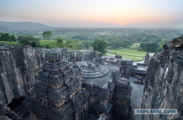 Иордания. Петра. Эль-Хазне. Новодел после приличного потопа