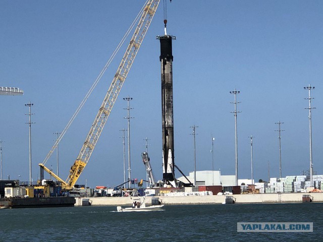 SpaceX запускает космический корабль Сrew Dragon