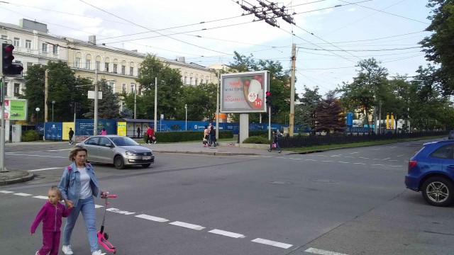 Продолжил жить на Украине