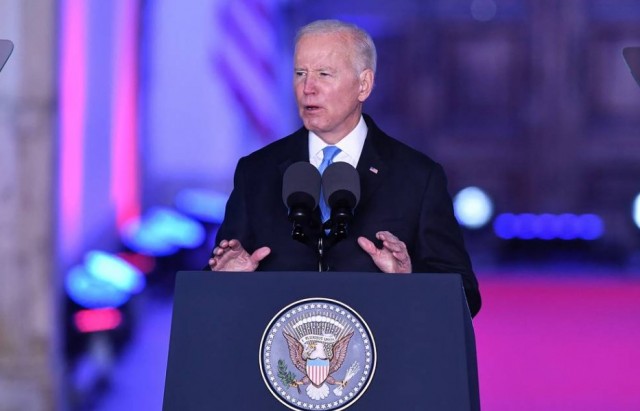 Байден включил заднюю