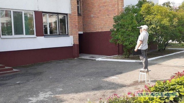 В Белоруссии нобелевского лауреата Алеся Беляцкого приговорили к 10 годам колонии