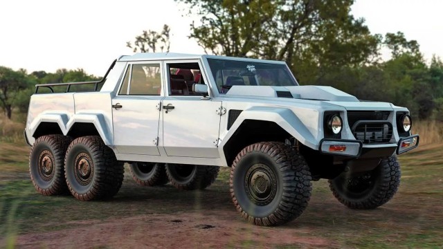 На торги выставили уникальный внедорожник Lamborghini LM002, созданный для султана Брунея