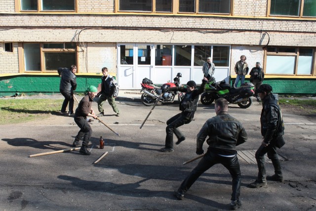 А в Городки еще кто-то играет?