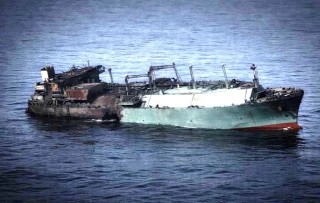 Появились фото атакованного российского газовоза