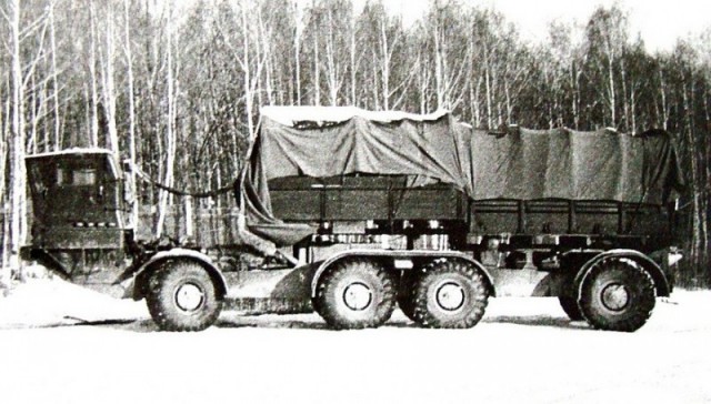 Единственный в СССР 3-секционный автопоезд с 24 колёсами, 6 моторами и общей длиной свыше 45 метров