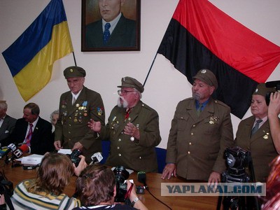 Фашисты снимают маски