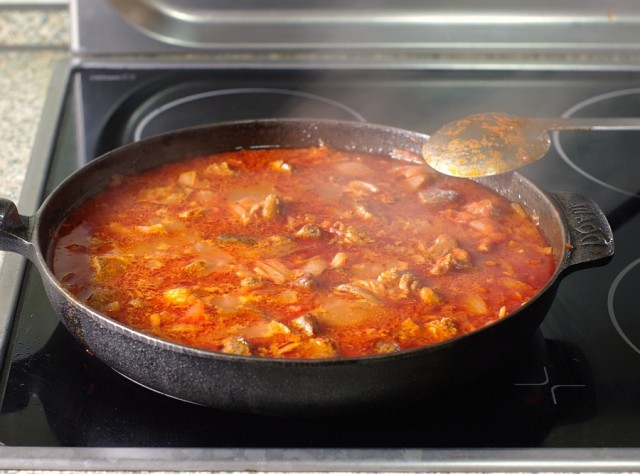 Гуляш с гречкой