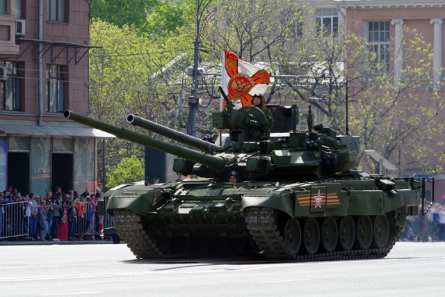 Т-14 "Армата" и Т-90А, вид сверху