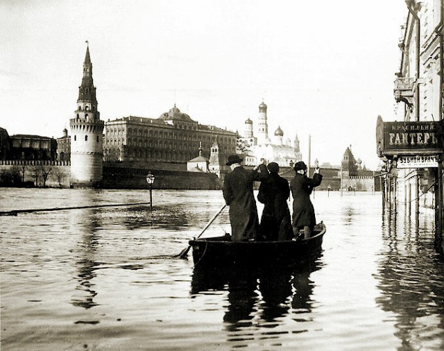 По XX веку с фотоаппаратом