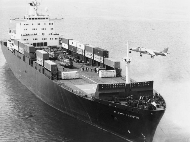 Деньги на воду: ВМС США приняли на вооружение авианосец за $13 млрд