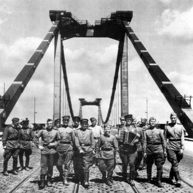 Великая Отечественная в 75 фотографиях