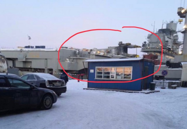 При выводе из дока "Адмирала Кузнецова" док затонул