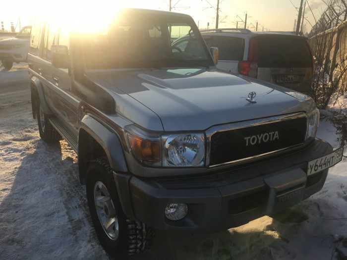 Легендарный, железный и ламповый Land Cruiser 76