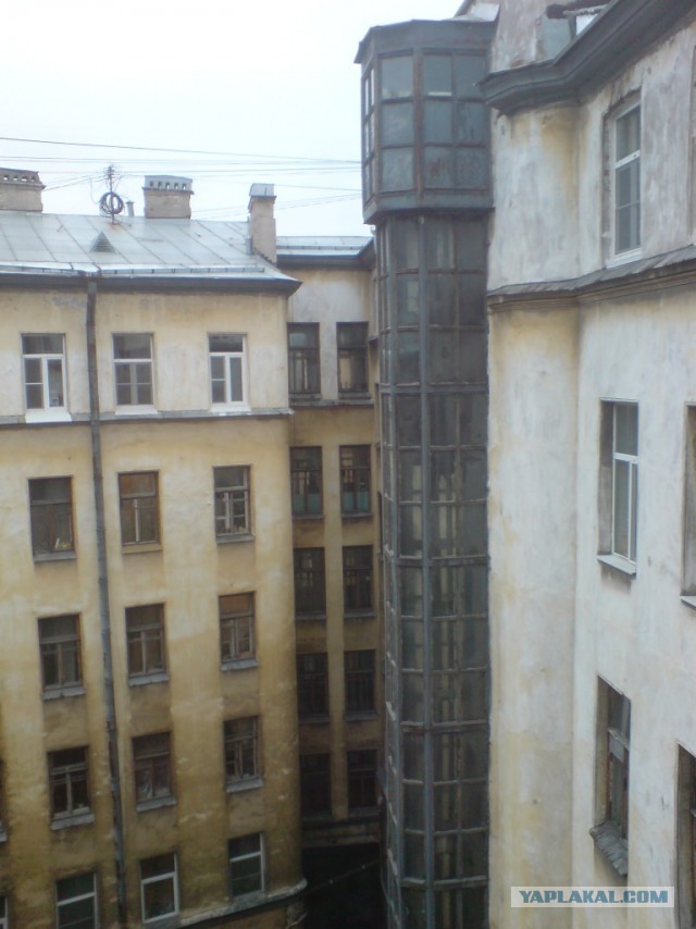В  Ленинграде городе, у семи углов