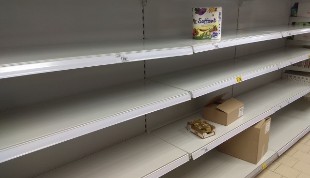 Путин призвал россиян не покупать продукты впрок