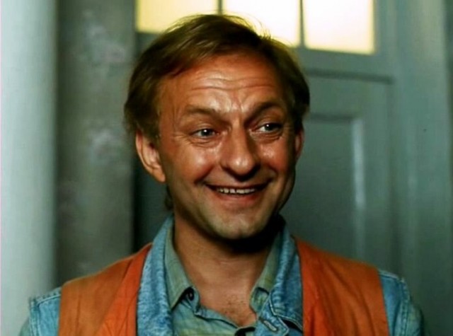 Малоизвестная комедия Рязанова «Привет, дуралеи» - откровенный провал, или шутка мастера?