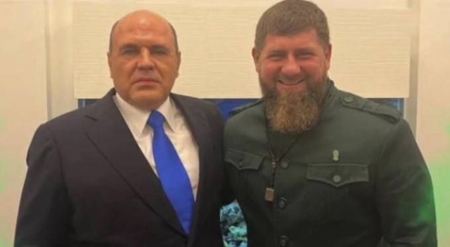 Премьер радуется