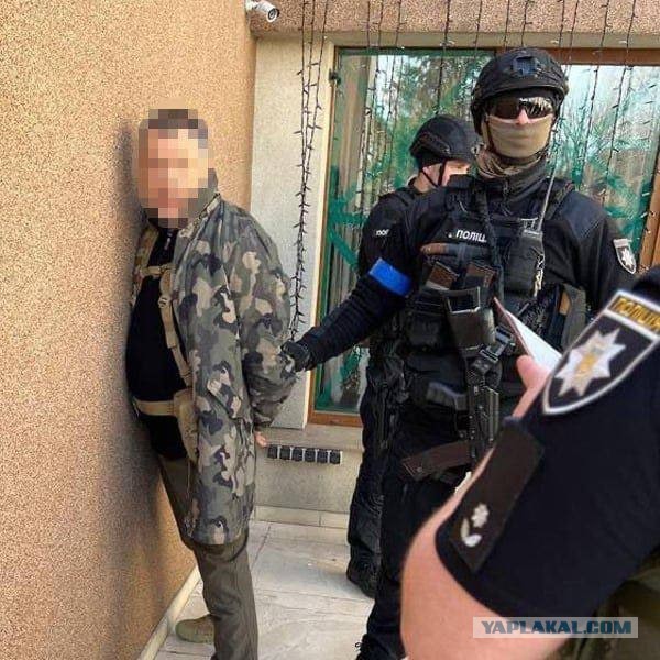 Вооружённая банда в Киеве отобрала оружие у полицейских