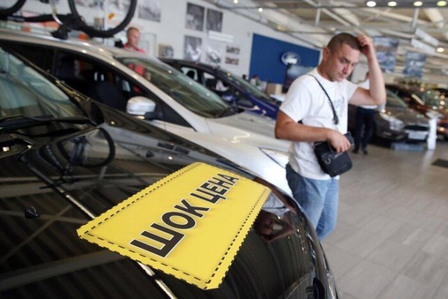 Долги граждан по автокредитам за год выросли почти вдвое