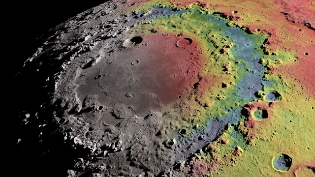 NASA показало свежий снимок тёмной стороны Луны