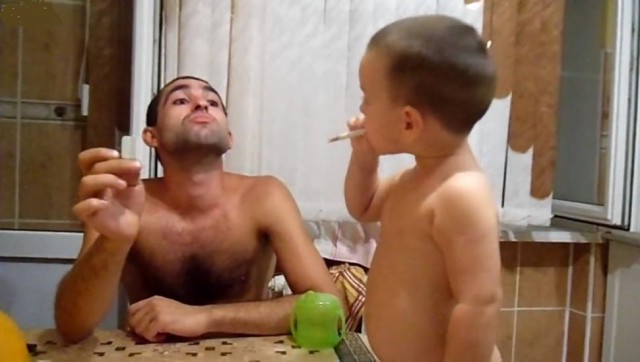 Трюк с пластиковыми стаканчиками.