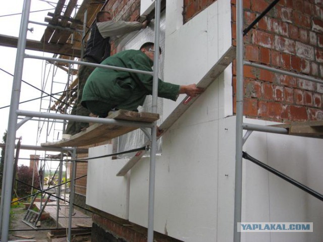 Как правильно утеплить свой дом и при этом облицевать его искусственным камнем