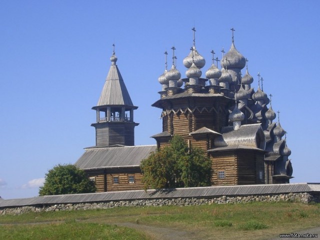 Церкви.