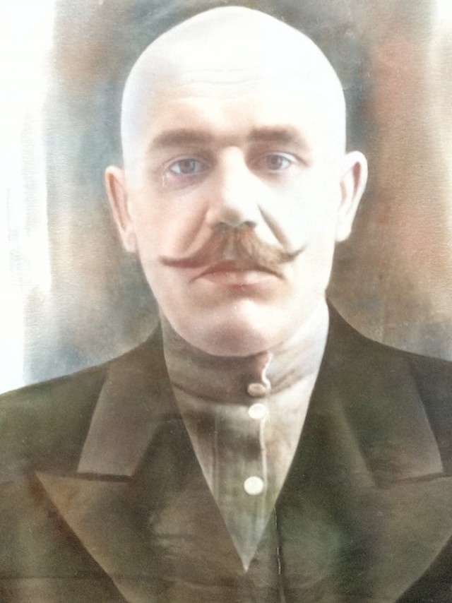 Нейросеть на хаялву раскрашивает фото к 9 мая