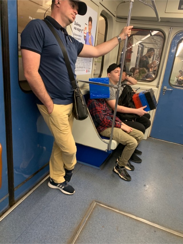 Модники из нашего метро в этот вторник