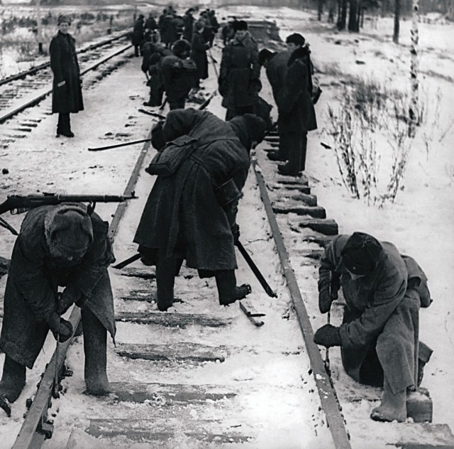 Фотографии связанных с историей Красной и Советской Армии.