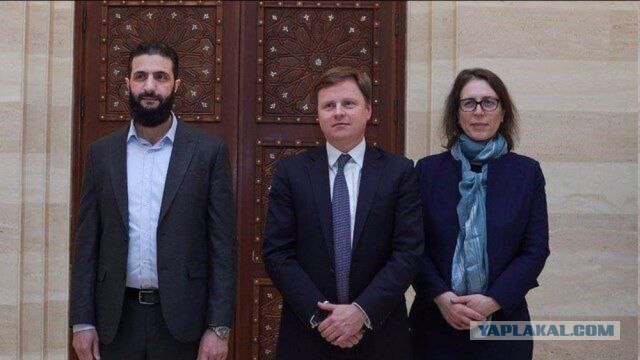 Израиль нанес повторный авиаудар по зданию генштаба сирийской армии в Дамаске, момент атаки попал на видео местного ТВ