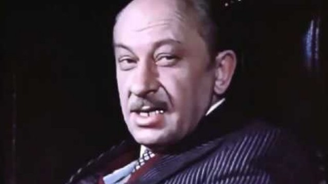 Женщина нашла идеальный костюм на осень. А так же зиму, весну и лето.
